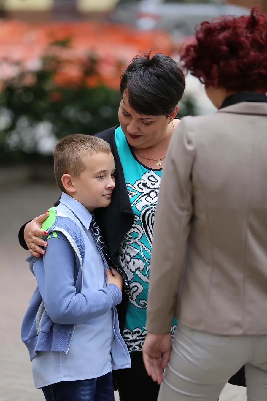 Mãe e filho em abraço — plano de saúde familiar Nossa Saúde em Joinville